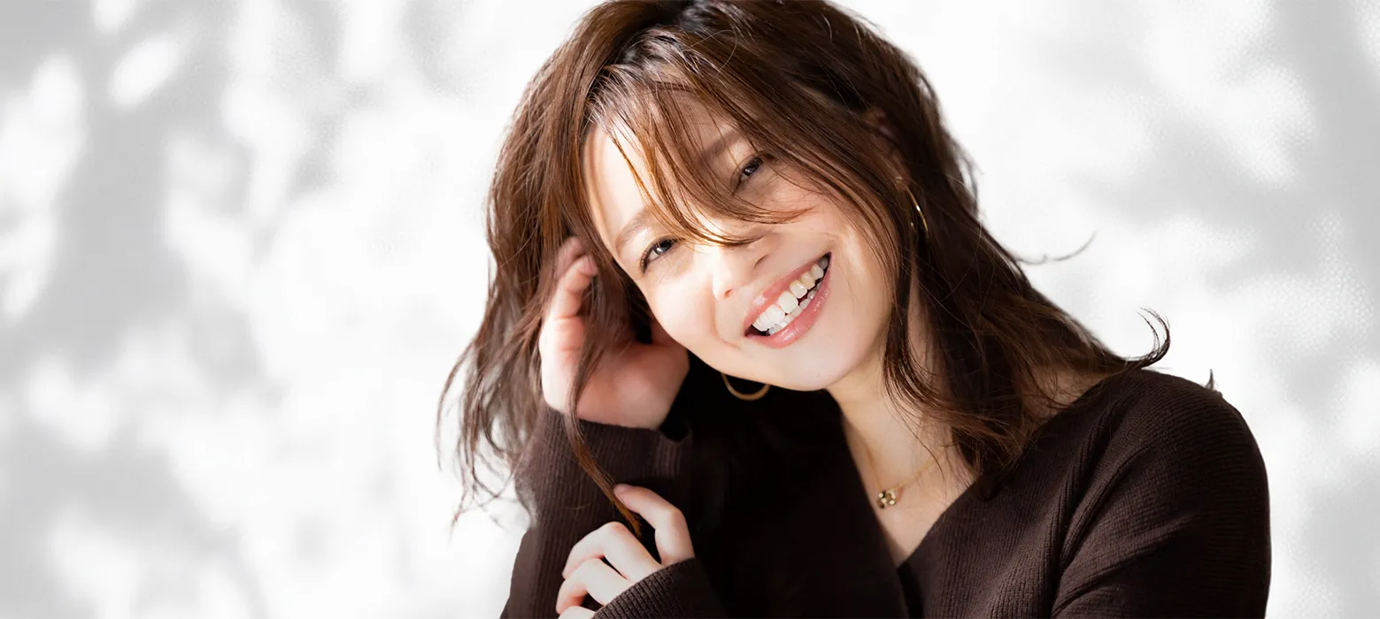 ホワイトニングホーム静岡店 白い歯で笑う女性